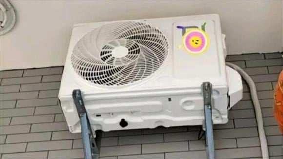 Nước điều hòa có thể tận dụng cho các công việc vệ sinh trong gia đình như lau sàn, giặt giũ, dọn dẹp nhà cửa, thậm chí dùng để xả bồn cầu.